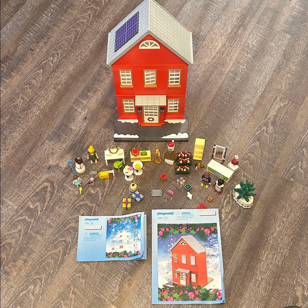 Playmobil Doll house with Christmas Advent Calendar Pieces